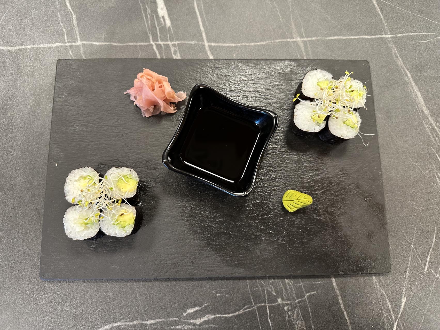 Хосомаки авокадо