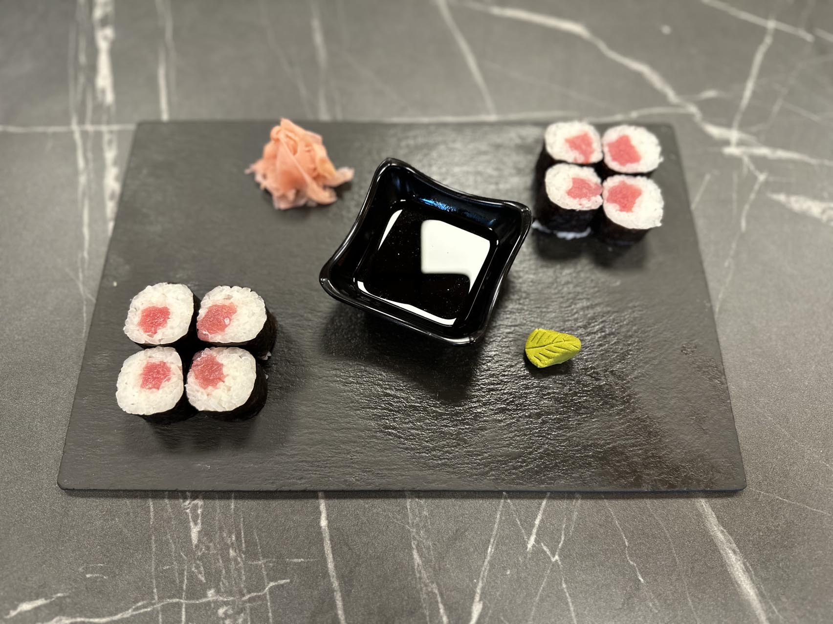 Хосомаки магуро